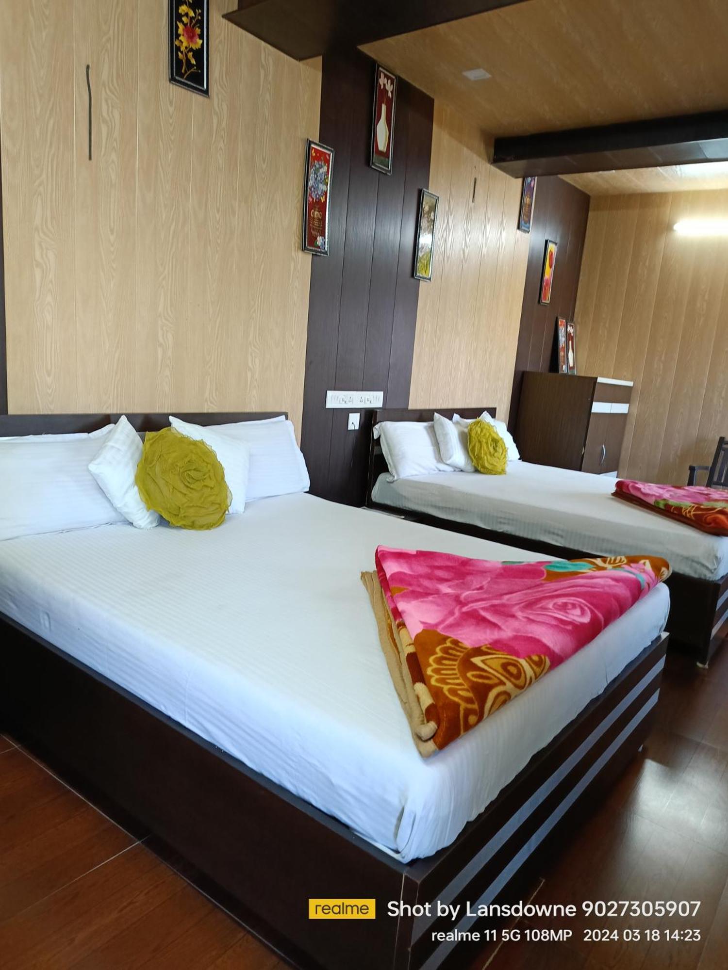 Joshi Holiday Home Stay Lansdowne Kültér fotó