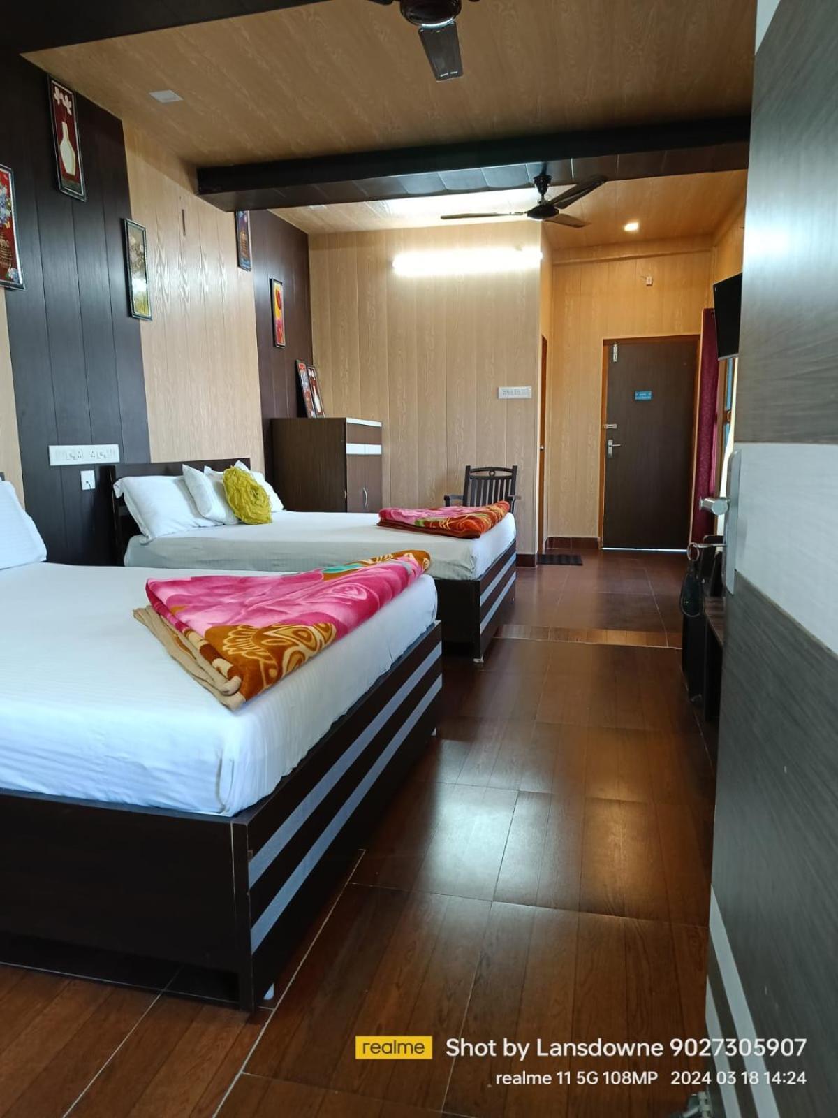 Joshi Holiday Home Stay Lansdowne Kültér fotó